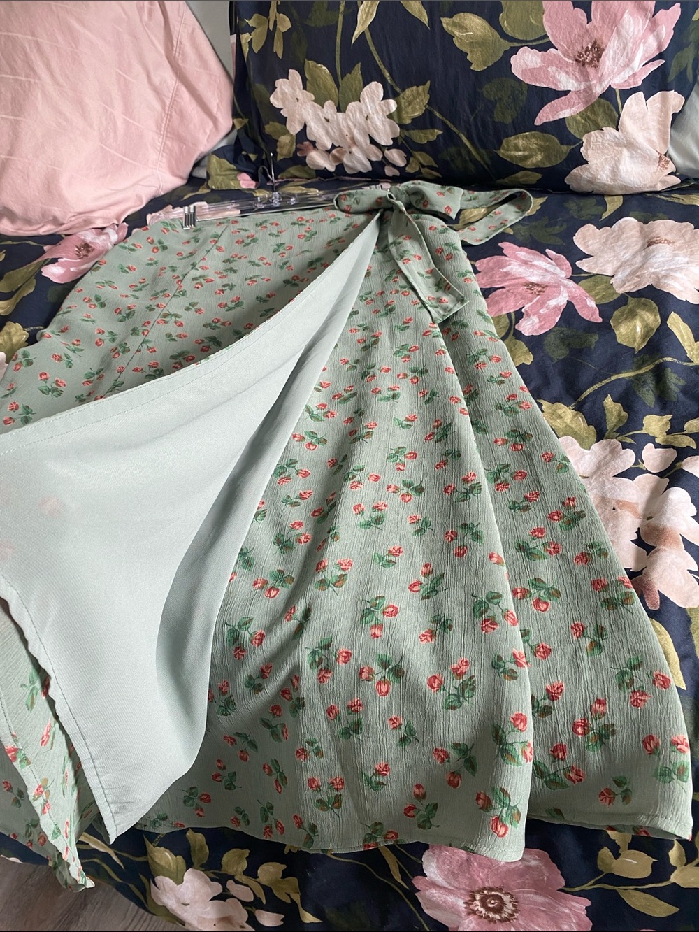 Liz Claiborne Sage Green Floral A-Line Wrap Skirt with Side Tie - Picture 10 of 17